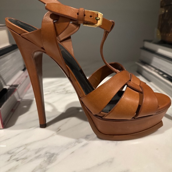 Saint Laurent Tribute Pump - Picture 1 of 4